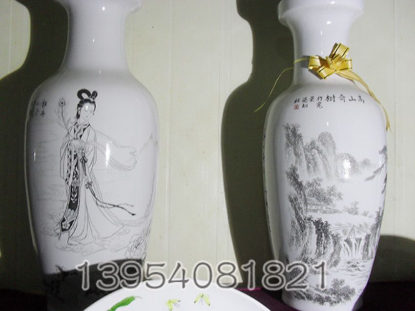 点击查看详细信息<br>标题：牡丹花瓶 阅读次数：1552